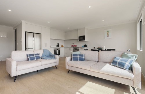 Te Awamutu House | Charleton's 2 on Teasdale. A beautifully appointed NEW 3 bedroom town-house.