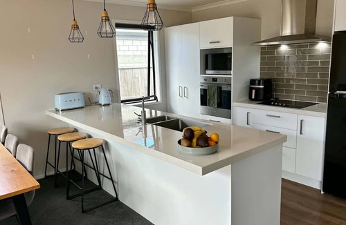 Papamoa Beach House | 5mins to the beach! Modern family home in Pāpamoa
