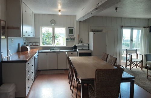 Taupo Bay House | The Shearer's Quarters - Taupo Bay