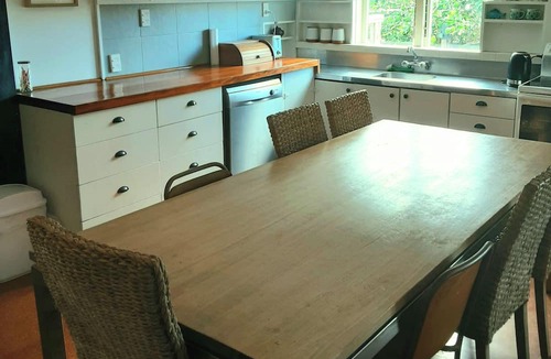 Taupo Bay House | The Shearer's Quarters - Taupo Bay