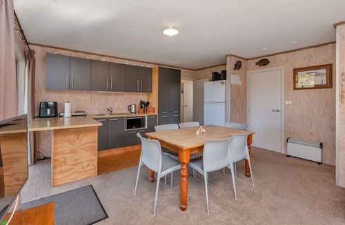 One Tree Point House | Laid-Back Kiwi Bach Steps from the Beach