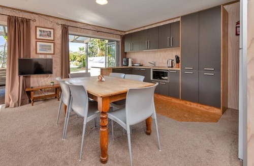 One Tree Point House | Laid-Back Kiwi Bach Steps from the Beach