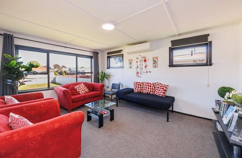 Tahoraiti House | Dannevirke Lodge - Dannevirke Holiday Escape