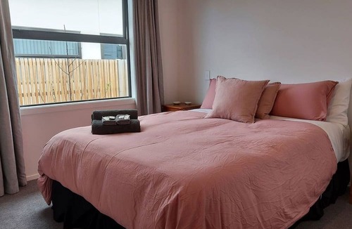 South Dunedin Apartment | Sleek Suite by the Sand (1-bedroom)