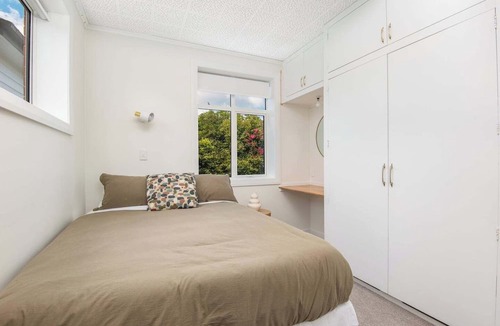Dunedin Apartment | Roslyn Retreat: Garden 2-Bed Suite + Kitchenette