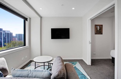 Grafton Apartment | City Skyline Apartment near Myers Park
