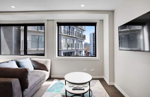 Grafton Apartment | City Skyline Apartment near Myers Park