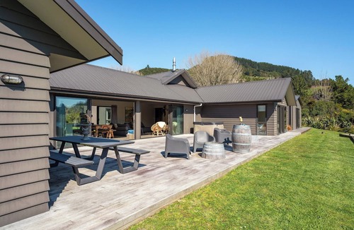 North Island House | Fun and Falls Haven - Mangakino Holiday Home