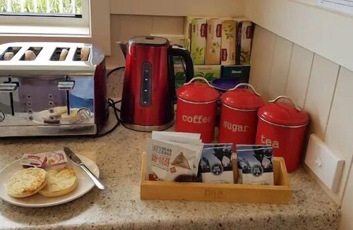 Kaikoura Apartment | Kakatu Retreat - Swallows Nest, Kakatu Retreat | Swallows | Nest | Breakfast Included