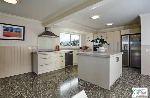 Kaikoura Apartment | Kakatu Retreat - Swallows Nest, Kakatu Retreat | Swallows | Nest | Breakfast Included