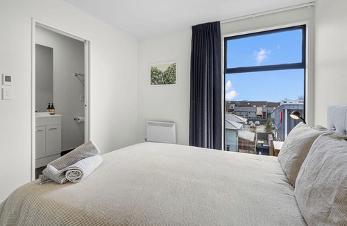 Christchurch City Centre Apartment | Central 2BR Apartment with City Views & Secure Parking