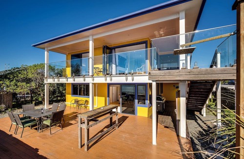 Te Awanga House | Coastal Embrace - Te Awanga Seaview Escape