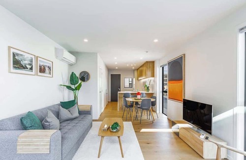 Mission Bay Apartment | Modern 2BR Townhouse in Mission Bay I Zodiak Stays