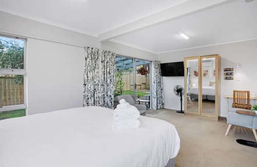 Narrow Neck Apartment | Seaside Escape is close to the beach