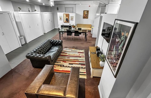 Auckland Central Business District Apartment | Maison Marvel l Enormous Loft Apt l Heart of City