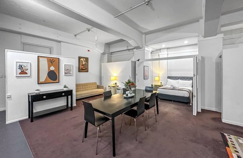 Auckland Central Business District Apartment | Maison Marvel l Enormous Loft Apt l Heart of City