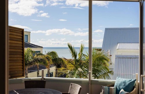 Mount Maunganui Apartment | Seascape on Sunbrae with Sea Views