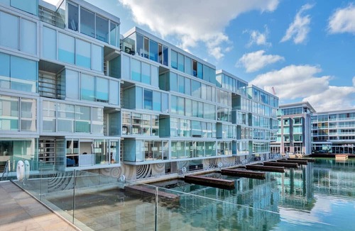 Auckland Central Business District Apartment | Viaduct Harbour Views and Two Private Ensuites