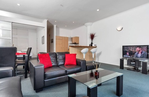 Auckland Central Business District Apartment | A Guest Favourite on Princes Wharf — Harbour Views