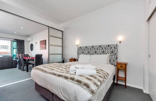 Auckland Central Business District Apartment | A Guest Favourite on Princes Wharf — Harbour Views