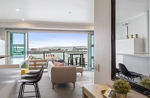 Auckland Central Business District Apartment | Gorgeous Waterfront Apartment Harbour and Views