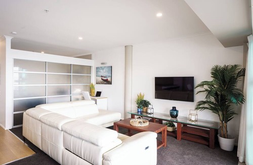 Auckland Central Business District Apartment | Princes Wharf - Couple luxury