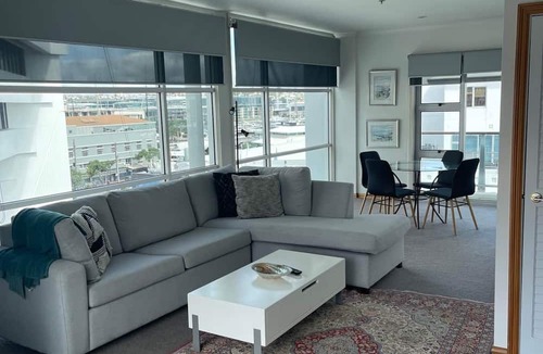 Auckland Central Business District Apartment | Chic Princes Wharf Studio | City View | Parking