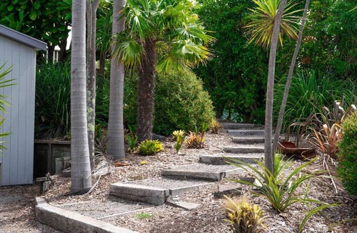 Papamoa Beach Cottage | Cabbage Tree Beach House - Summer or Winter Haven