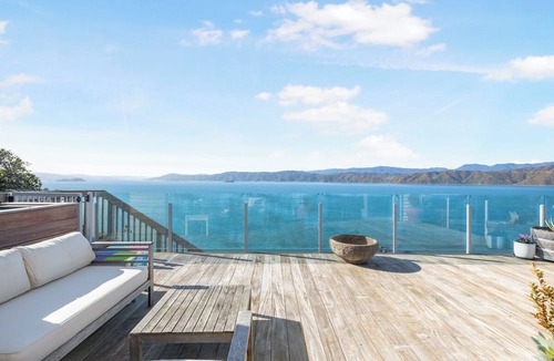 Seatoun House | Seatoun View - 4 bed, 2 bath with spa overlooking Seatoun and Wellington Harbour