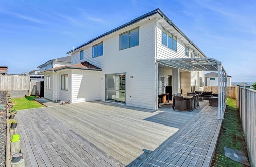 Flat Bush House | 5BDR FlatBush Mansion - Central Aircon, Fast WiFi, Pool Table, Netflix and More!
