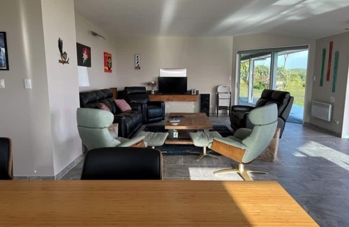 Cape Foulwind House | Relax at "Rocky Point" - a private, modern home w/cliff views of the Tasman Sea.