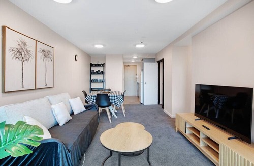 Auckland Central Business District Apartment | Hobson's Apartment with Pool and View