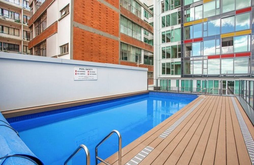 Auckland Central Business District Apartment | Hobson's Apartment with Pool and View