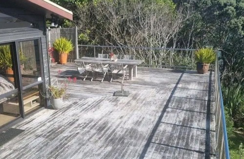 Whananaki North House | Coastal Bach with beautiful views and nearby beaches!