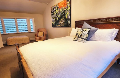 Northland House | Spacious four bedroom home with Private Hot Tub, Heated Pool & Tennis Court.