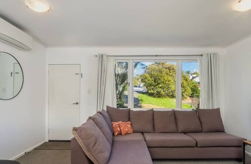 Rothesay Bay Apartment | Cosy home in Rothesay Bay| by Furnished Rentals