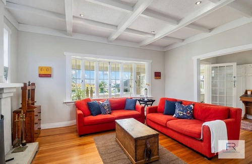 Auckland Apartment | Stylish Villa with Pool and Garden, family friendly and free parking