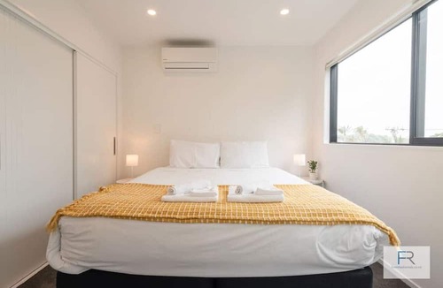 Epsom Apartment | Premier Epsom Townhouse|by Furnished Rentals