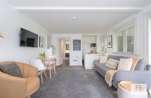Freemans Bay Apartment | Delightful Freemans Bay Home|by Furnished Rentals