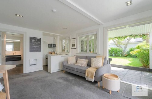 Freemans Bay Apartment | Delightful Freemans Bay Home|by Furnished Rentals