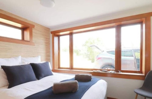 Orakei Apartment | Comfortable Cosy Apartment| by Furnished Rentals