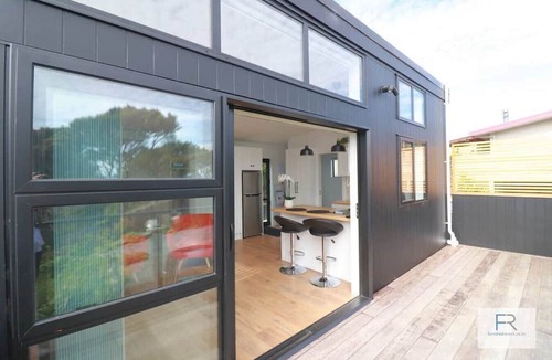 Beach Haven Apartment | Cosy Tiny Home with Ocean Views|by Furnished Rentals