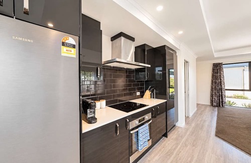 Hornby House | The Wilmers | 6BR + Free Parking | Sleeps 11