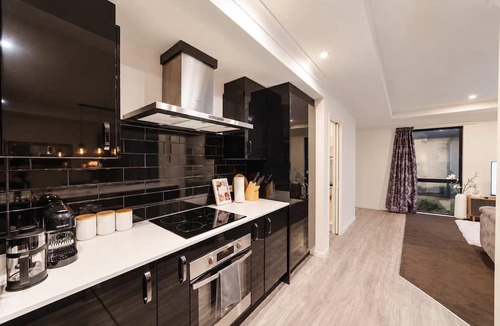 Hornby House | The Wilmers | 6BR + Free Parking | Sleeps 11