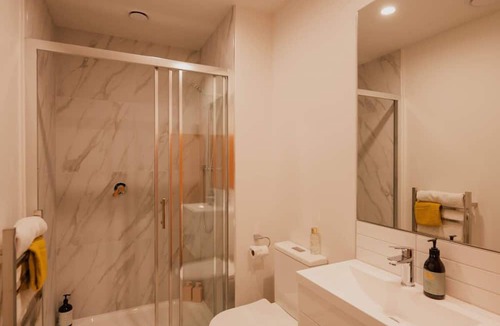 Christchurch City Centre Apartment | Near One NZ Stadium | 2BR | Balcony + Parking
