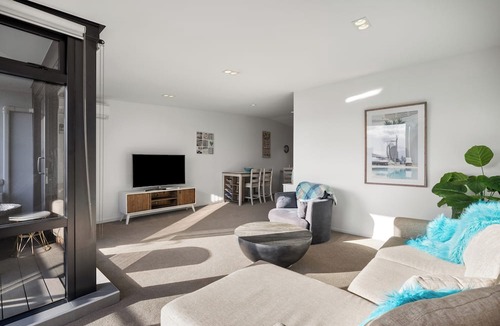 Mount Maunganui Apartment | The Lookout - 1-Bedroom Apartment with Stunning Views, Pool & Gym Access, Secure Parking, and Prime Mount Maunganui Location