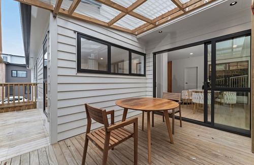 Hauraki Villa | Modern Home Takapuna | WI-FI | near Beach & CBD