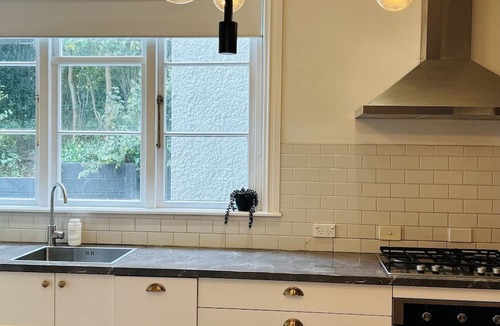 St. Clair House | Salt Manor - Spacious with access to St Clair Beach and the Esplanade