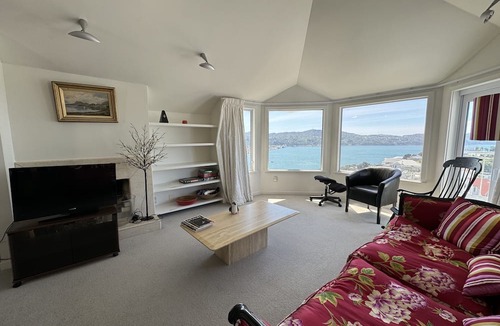 Oriental Bay Villa | Super large seaview house