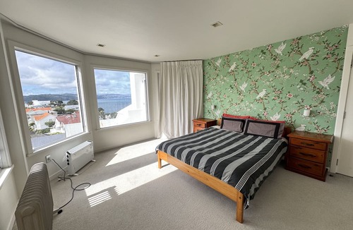Oriental Bay Villa | Super large seaview house